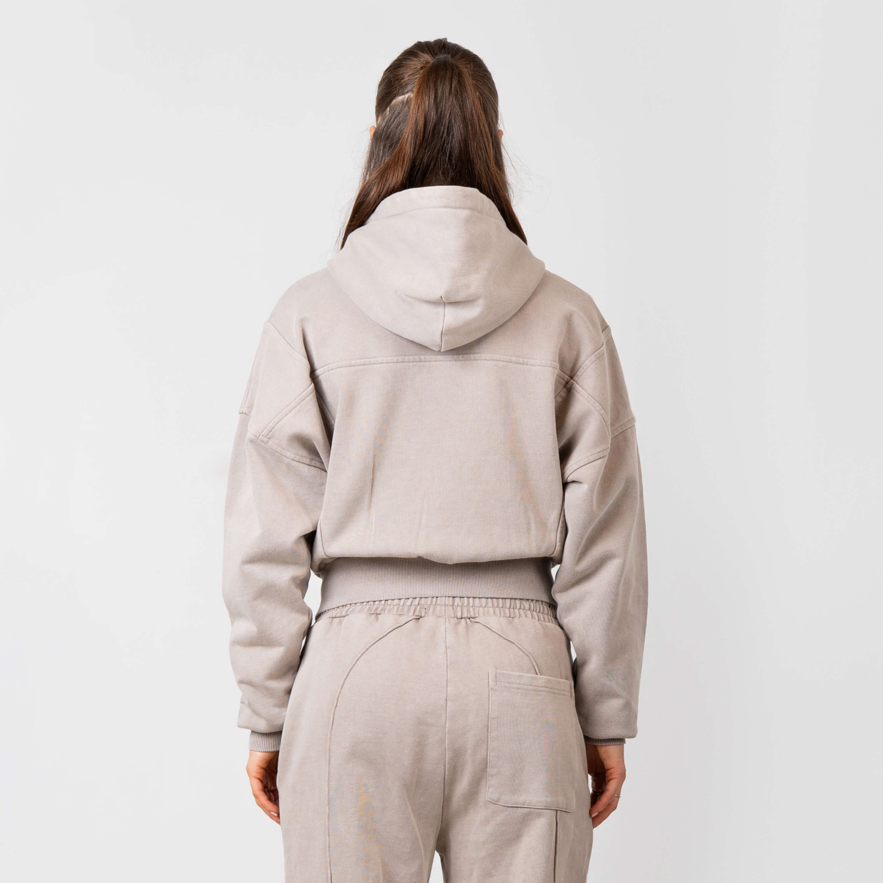 Model is 168 cm and wears size S
