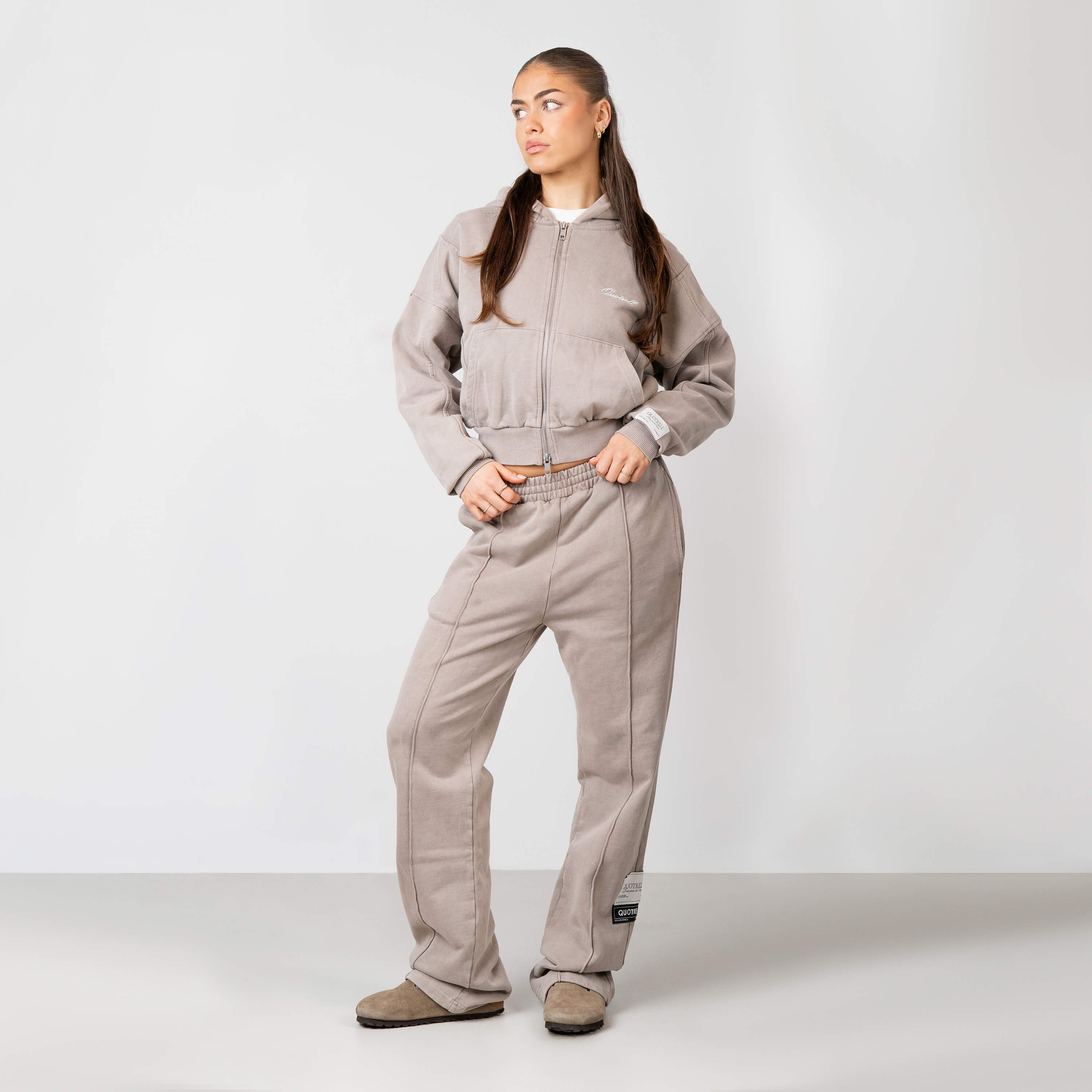 Model is 168 cm and wears size S
