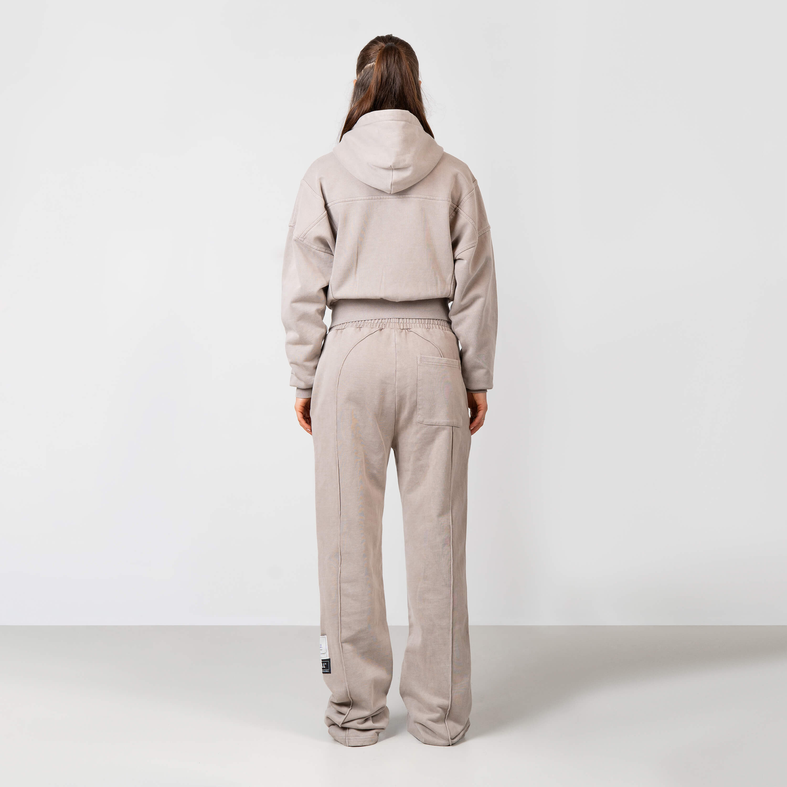 Model is 168 cm and wears size S
