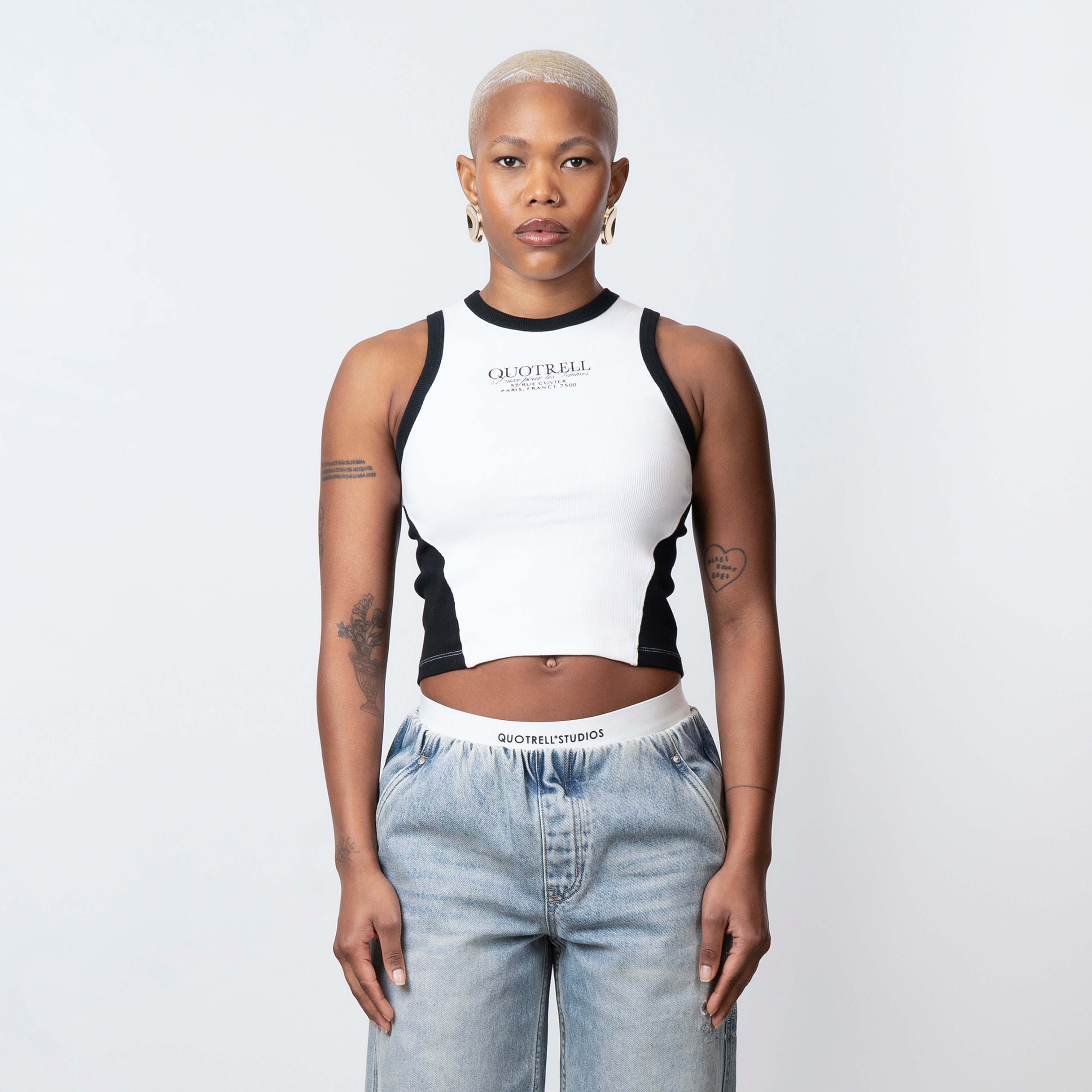 Model is 169 cm and wears size S
