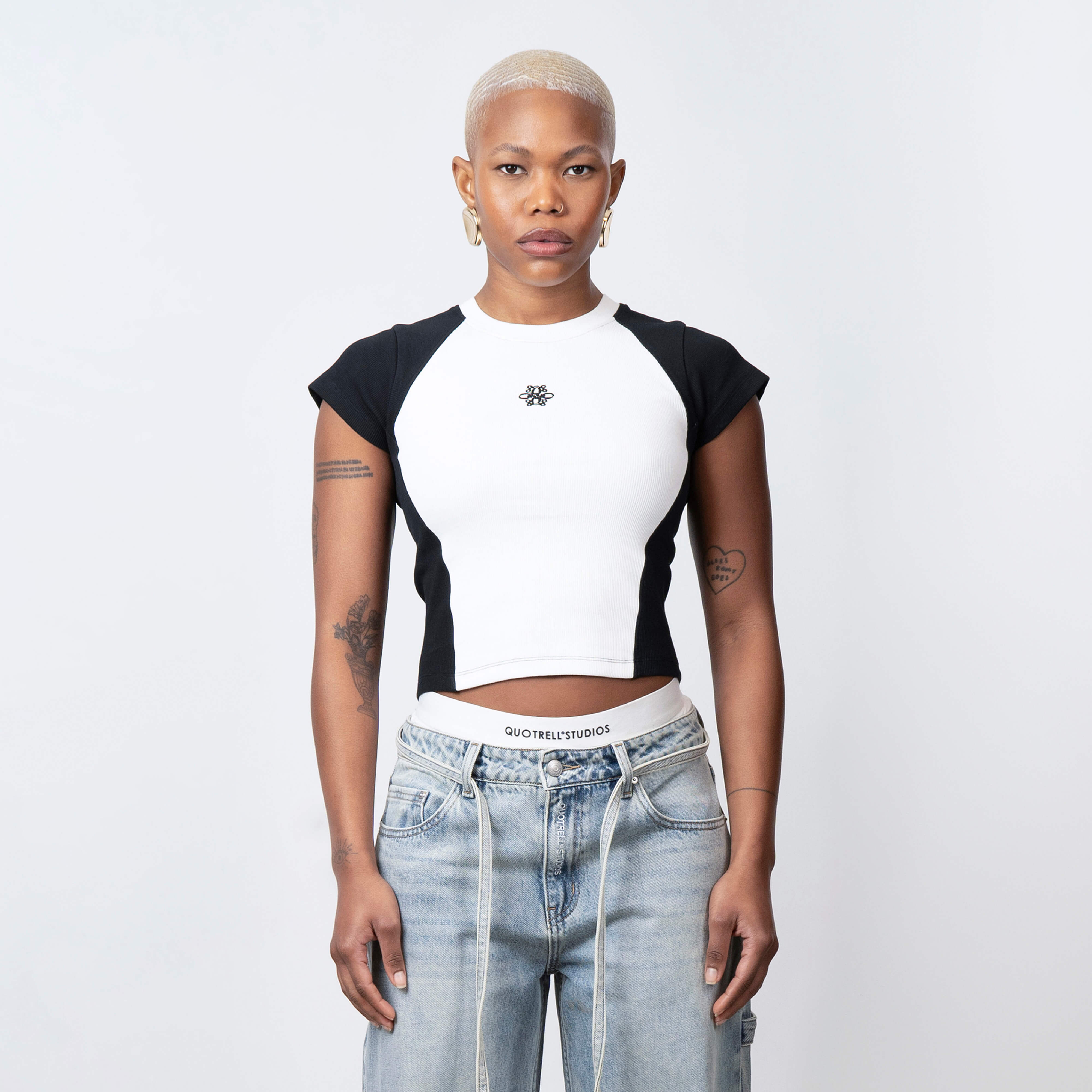 Model is 169 cm and wears size S
