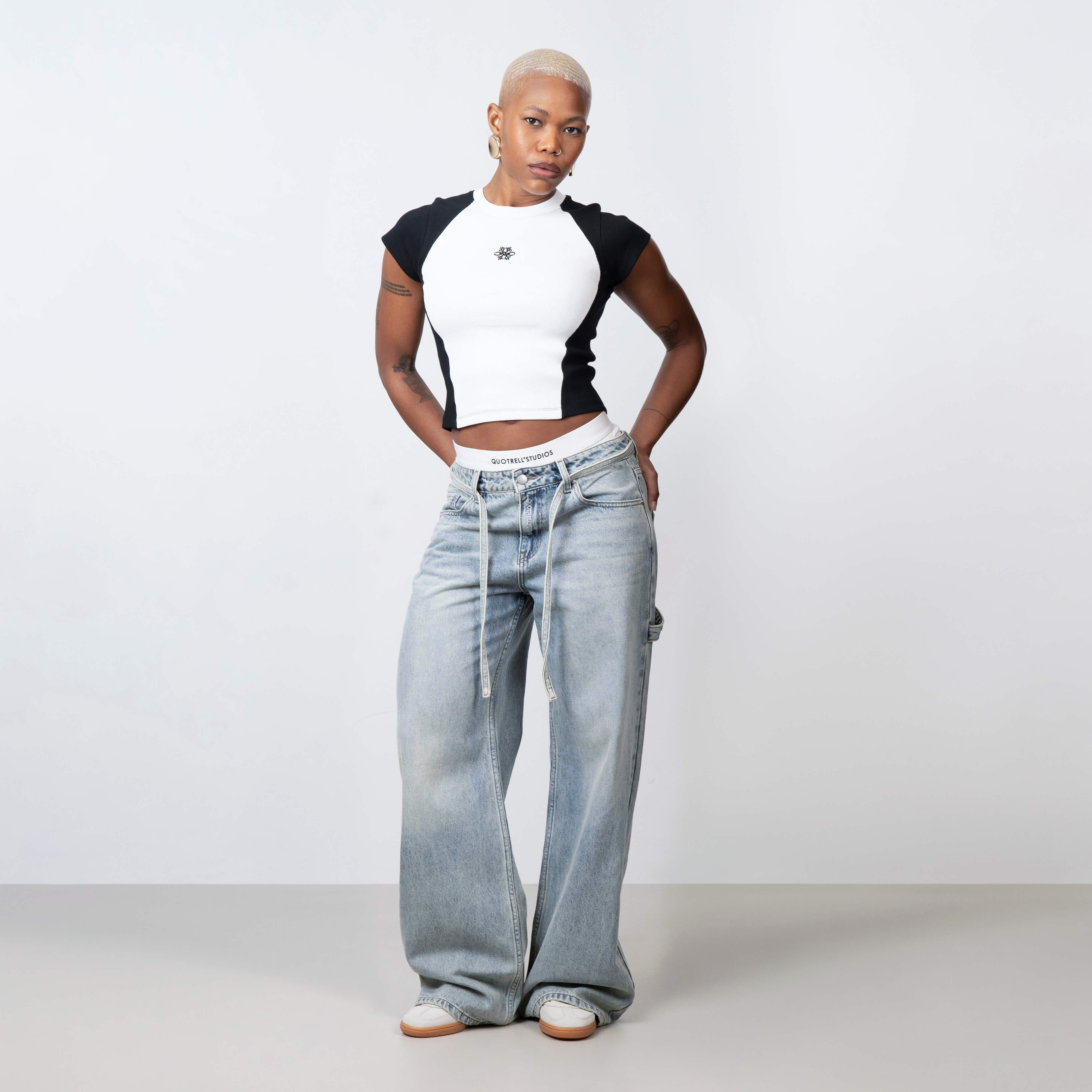 Model is 169 cm and wears size S
