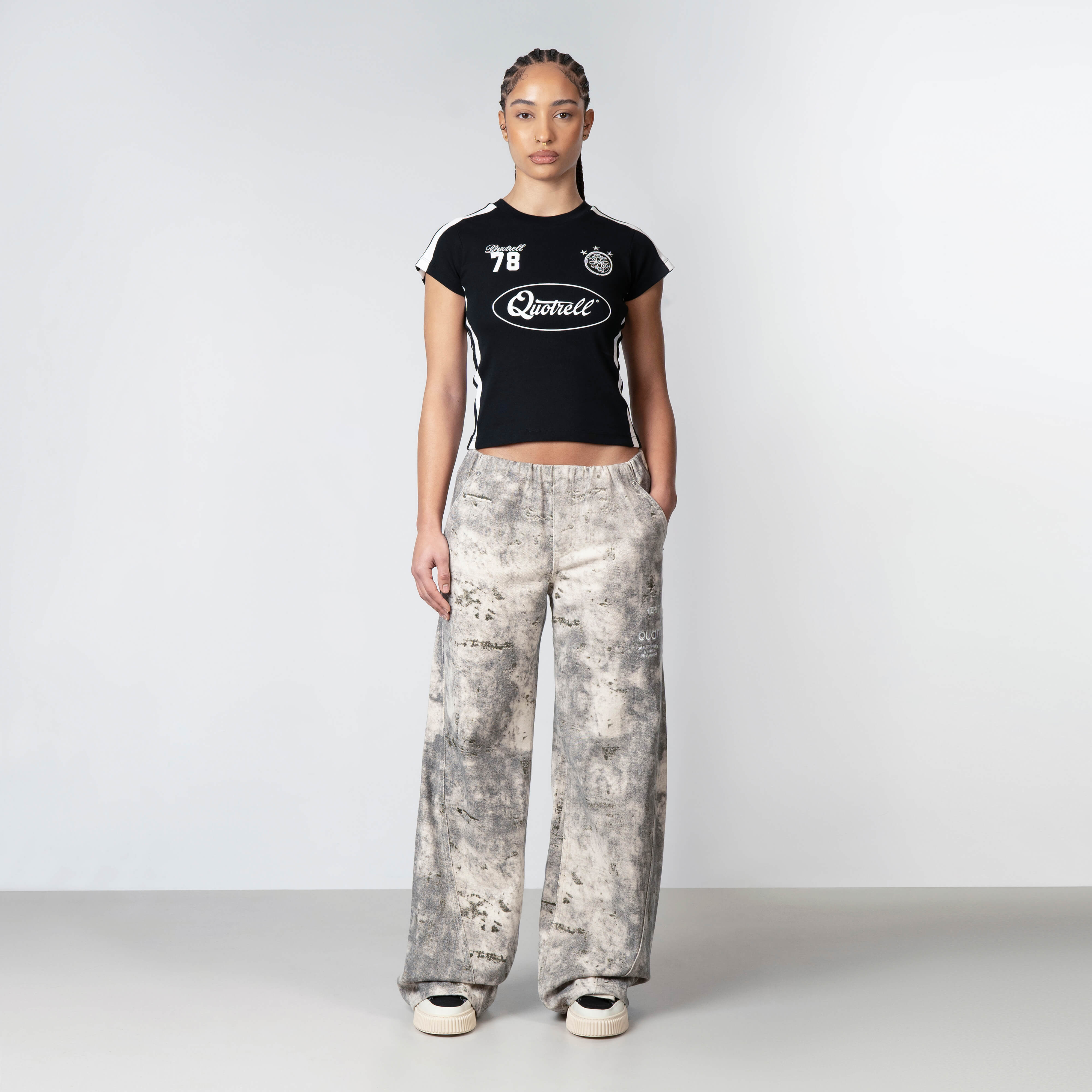 Model is 172 cm and wears size S
