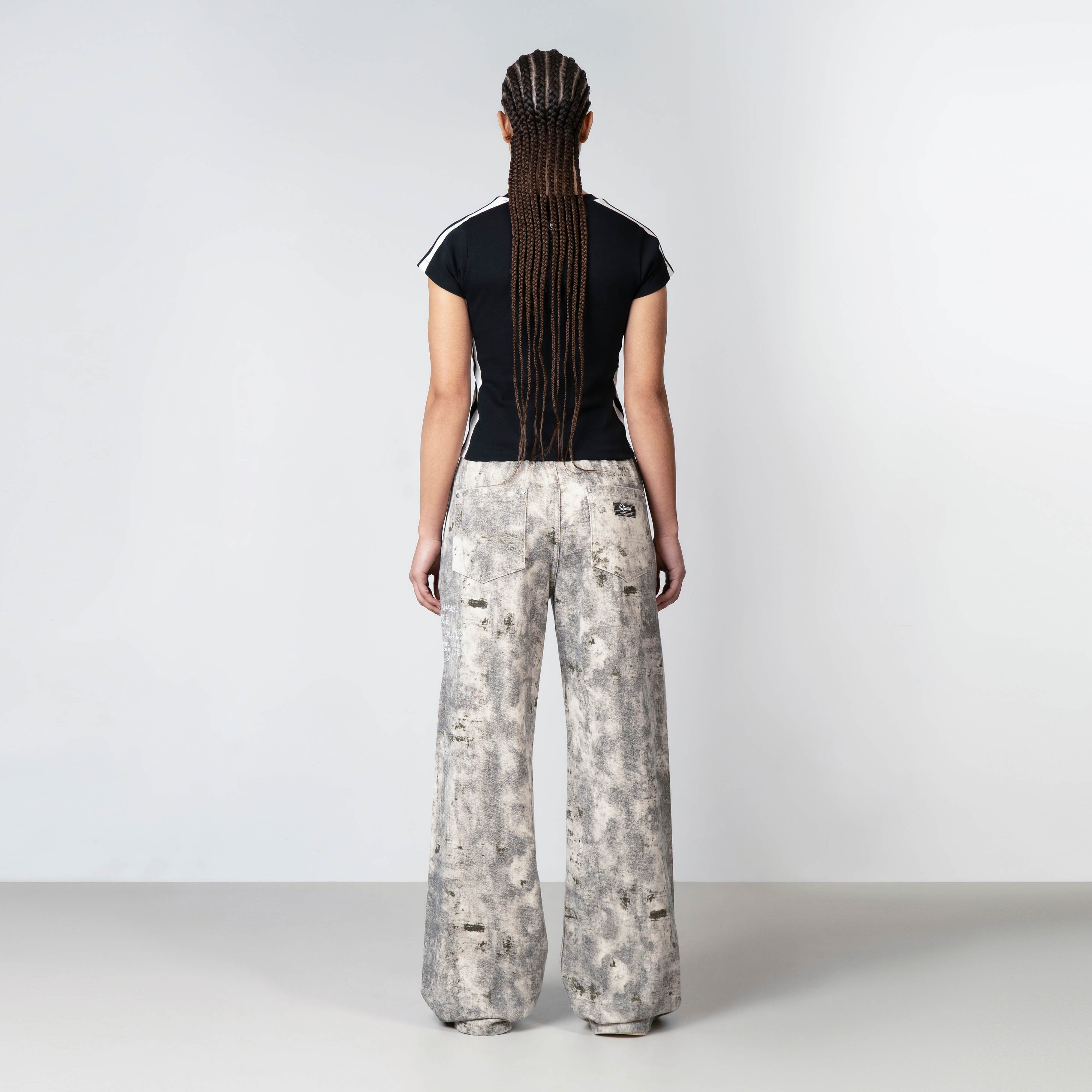 Model is 172 cm and wears size S
