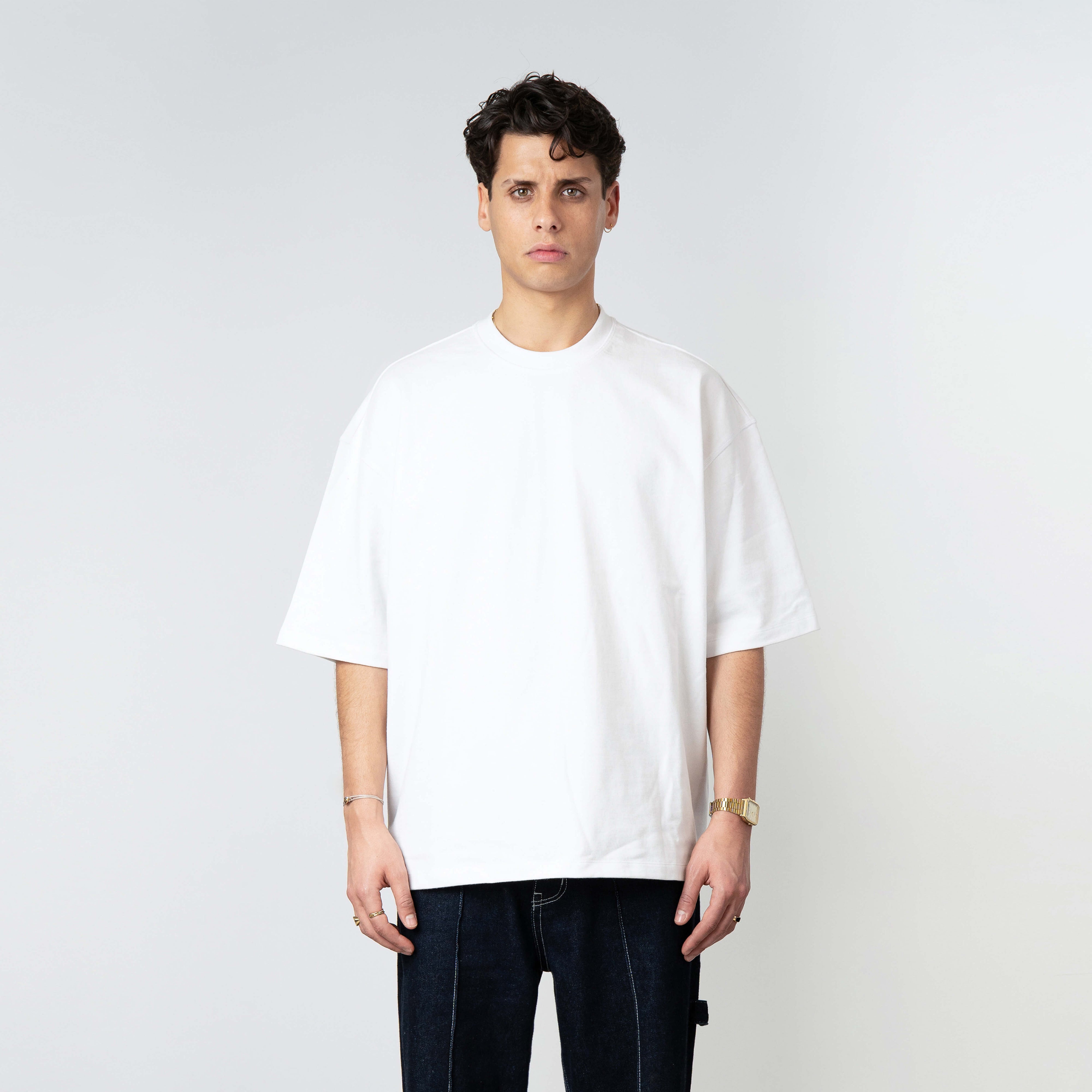 Model is 179 cm, 71 kg, and wears size M
