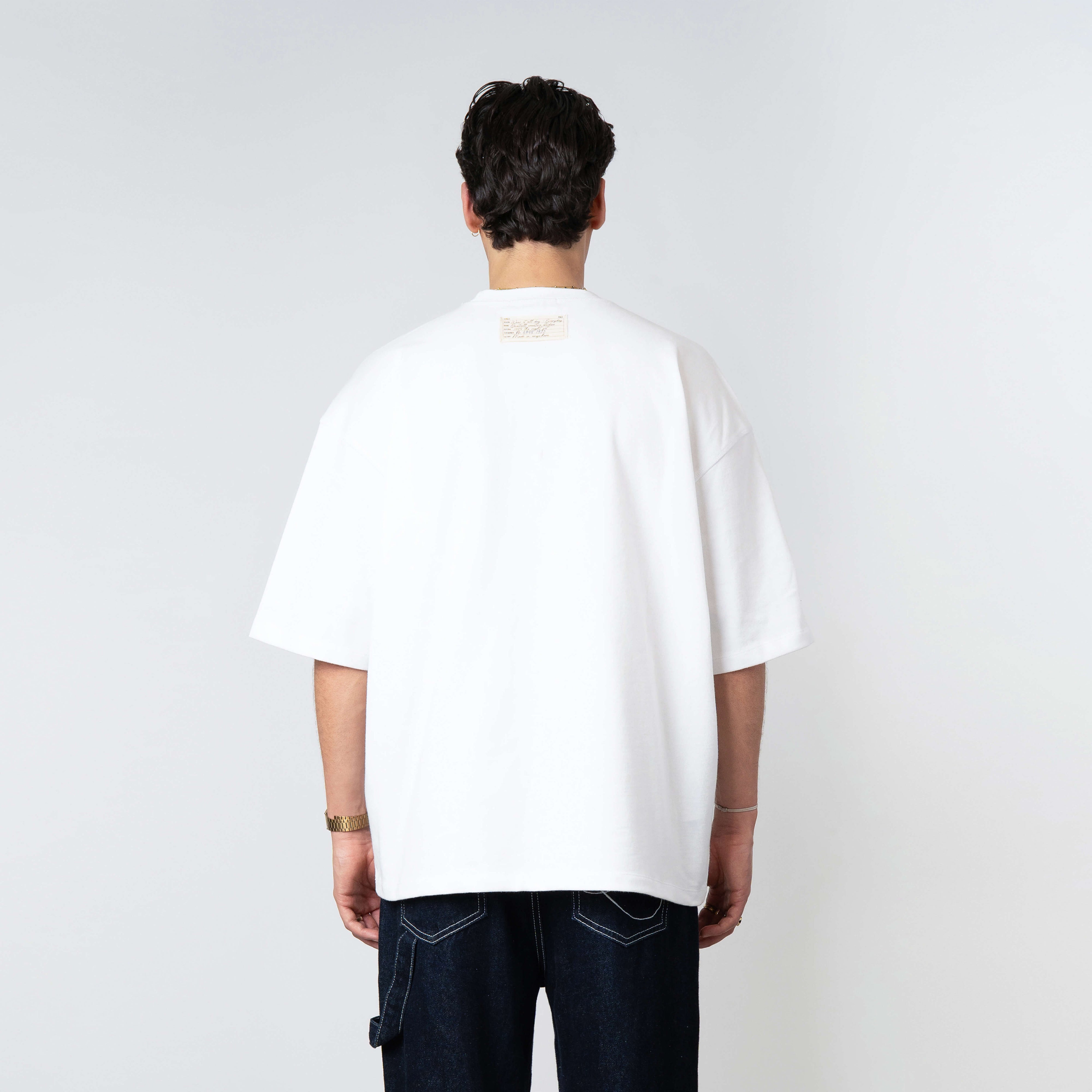 Model is 179 cm, 71 kg, and wears size M
