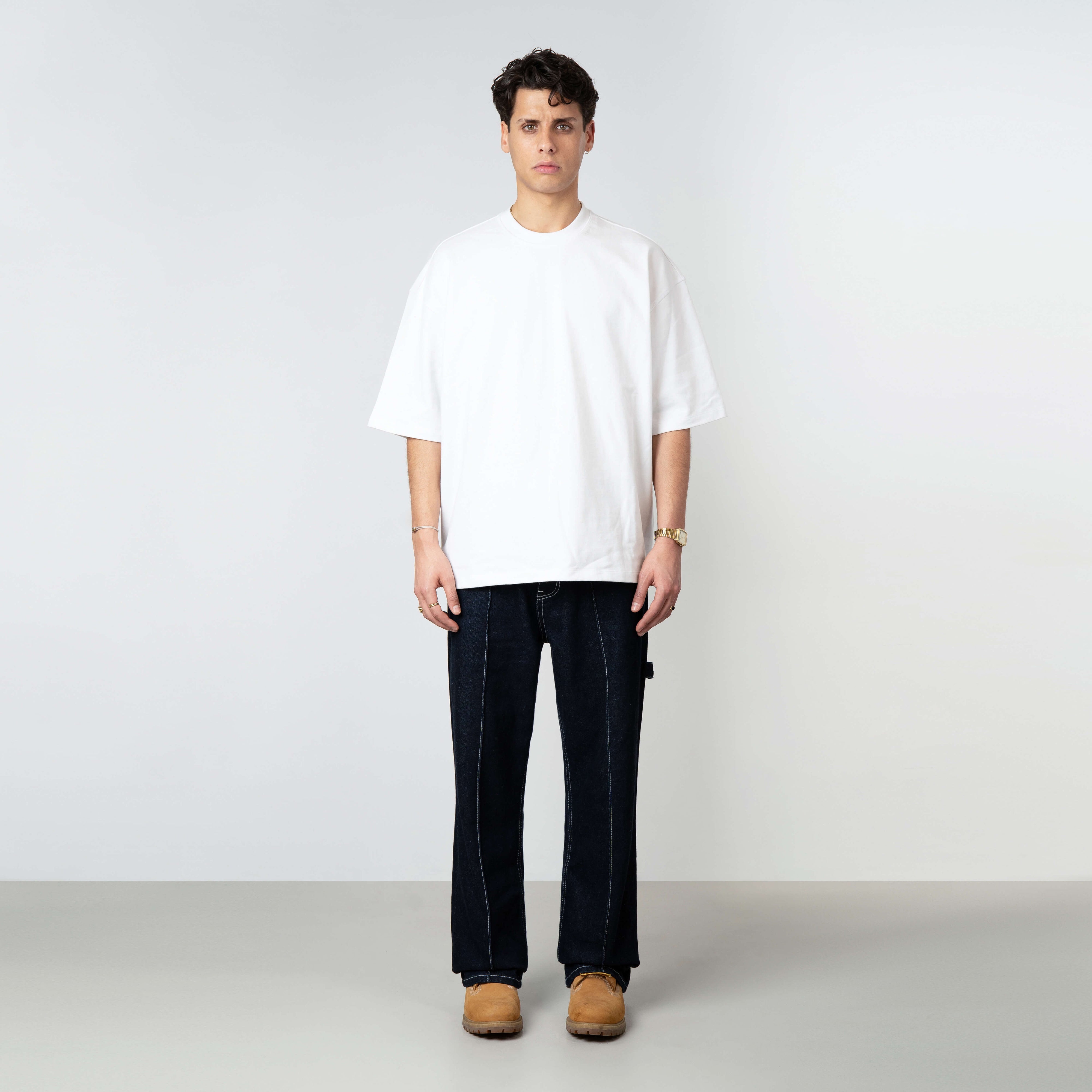 Model is 179 cm, 71 kg, and wears size M
