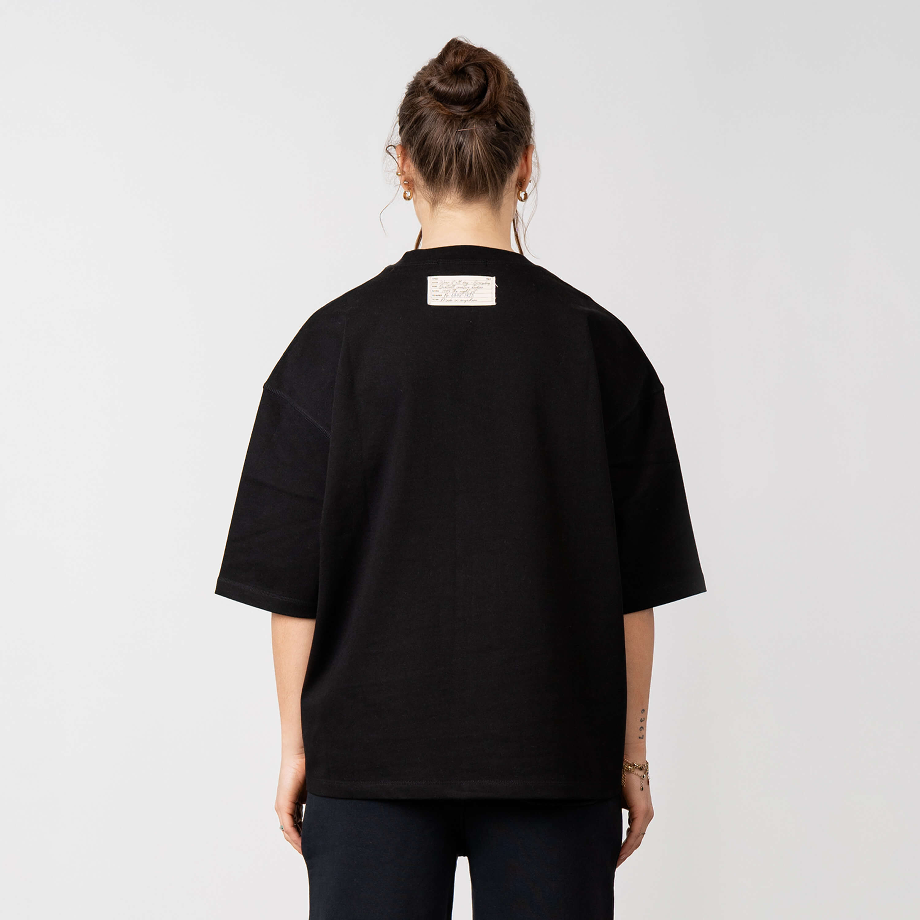 Model is 168 cm and wears size XS
