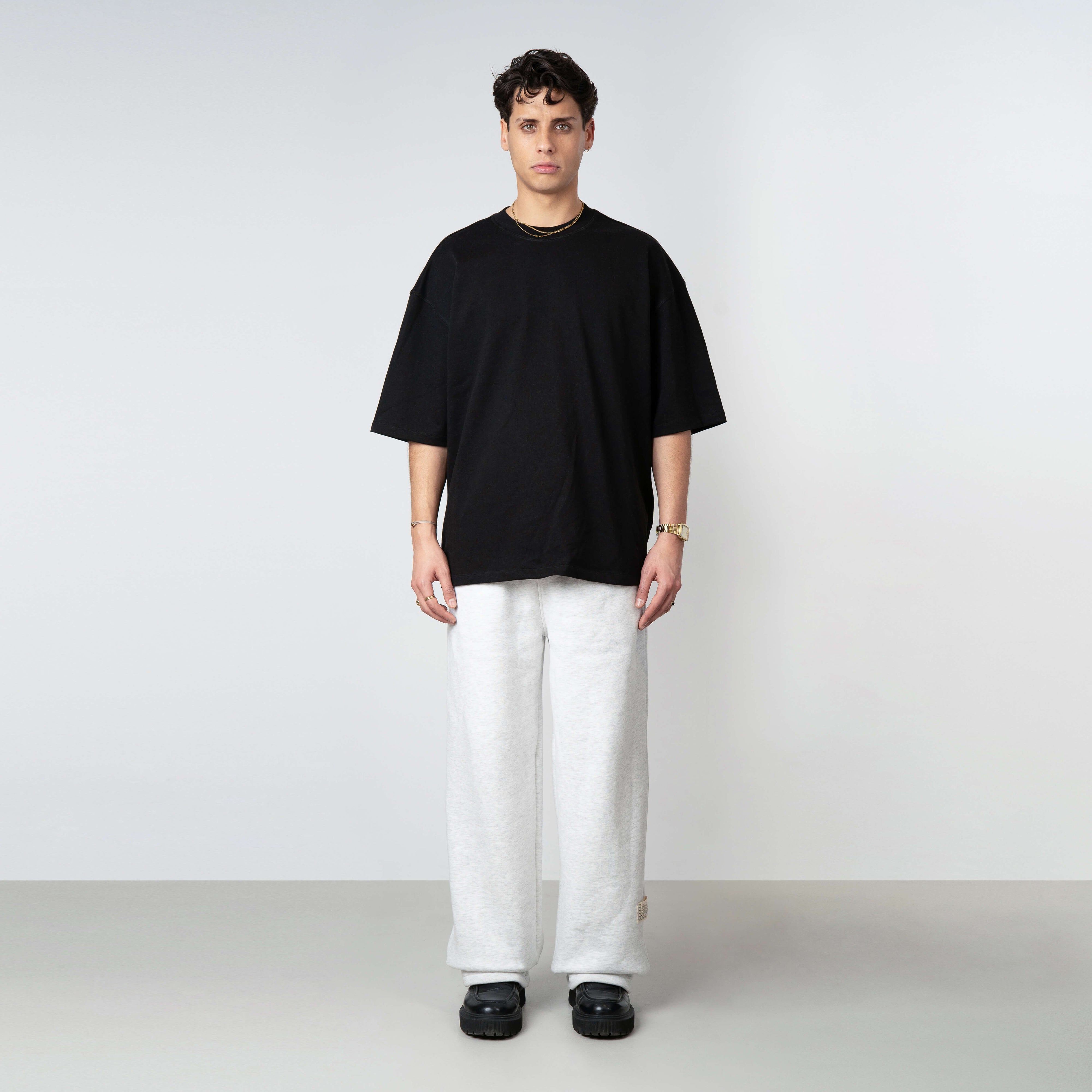 Model is 179 cm, 71 kg, and wears size M
