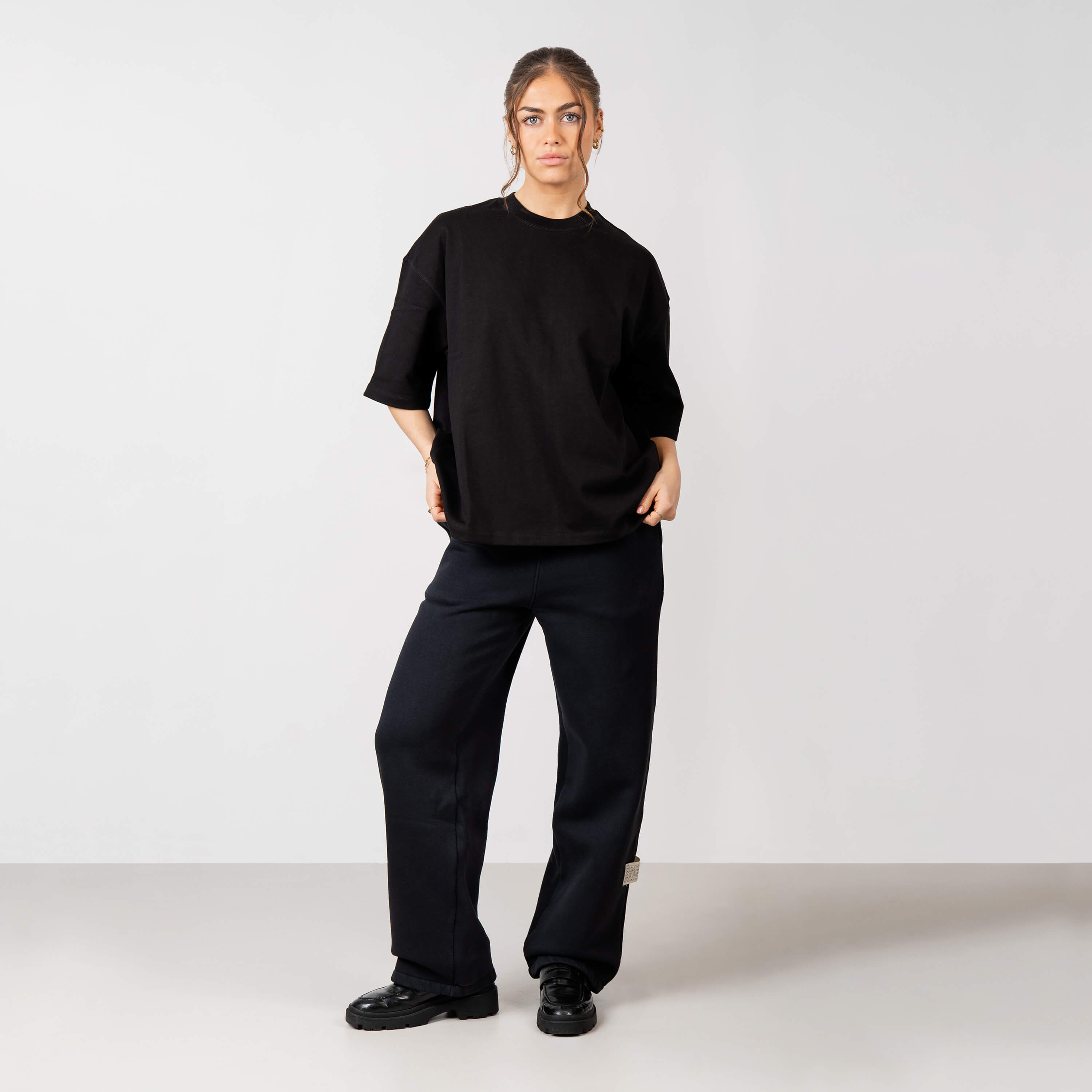 Model is 168 cm and wears size XS
